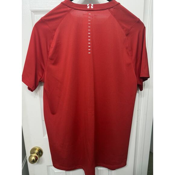 Men’s Under Armour Wisconsin Badgers T-Shirt Heatgear- Size XL - Picture 5 of 7